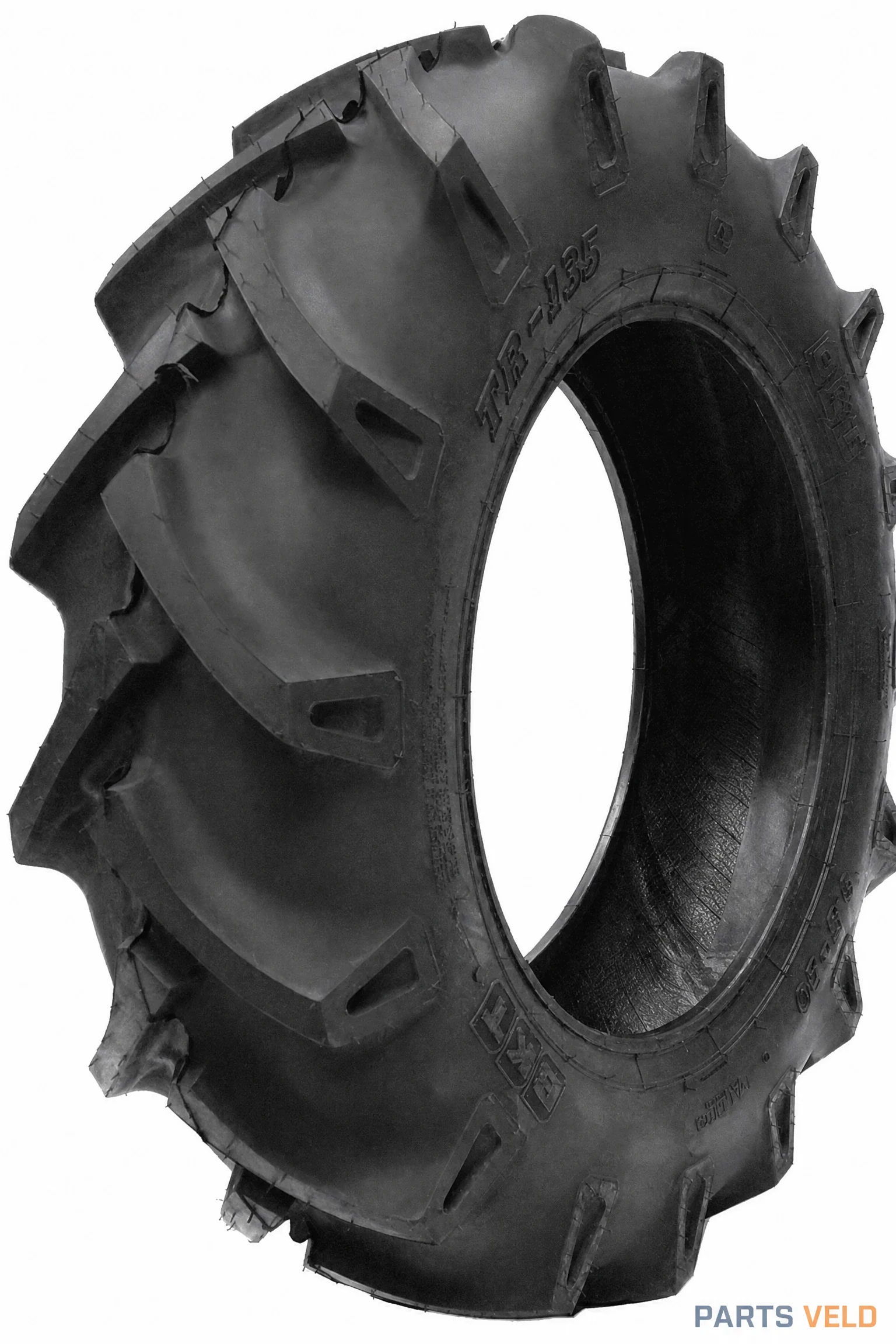 BKT TR 135 Tyre pattern
